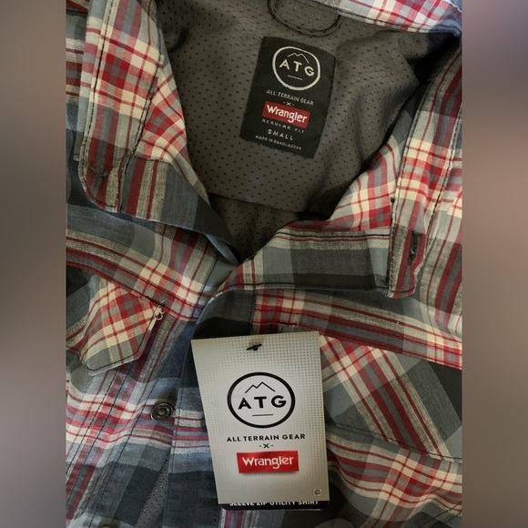 Size S plaid button up shirt - Picture 3 of 4